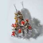 Kronleuchter aus wiederverwendeten Plastikflaschen und Draht.